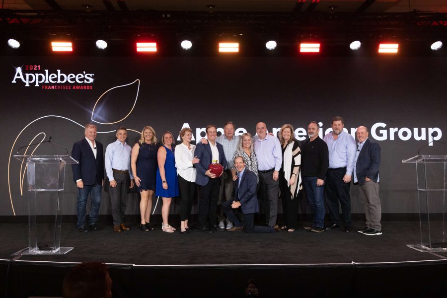 APPLEBEE’S NEIGHBORHOOD GRILL + BAR® NAMES APPLE AMERICAN GROUP 2021 FRANCHISEE OF THE YEAR